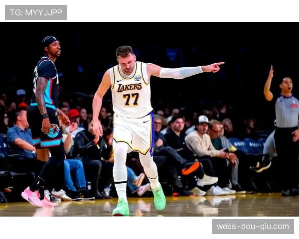 数据透视:三月比赛数据显示,关键时刻单打效率最高的球员并非巨星 数据透视:三月比赛数据显示,关键时刻单打效率最高的球员并非巨星