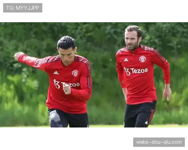 观点:曼联“B2B中场”稀缺问题暴露,滕哈赫的建队思路受质疑 观点:曼联“B2B中场”稀缺问题暴露,滕哈赫的建队思路受质疑